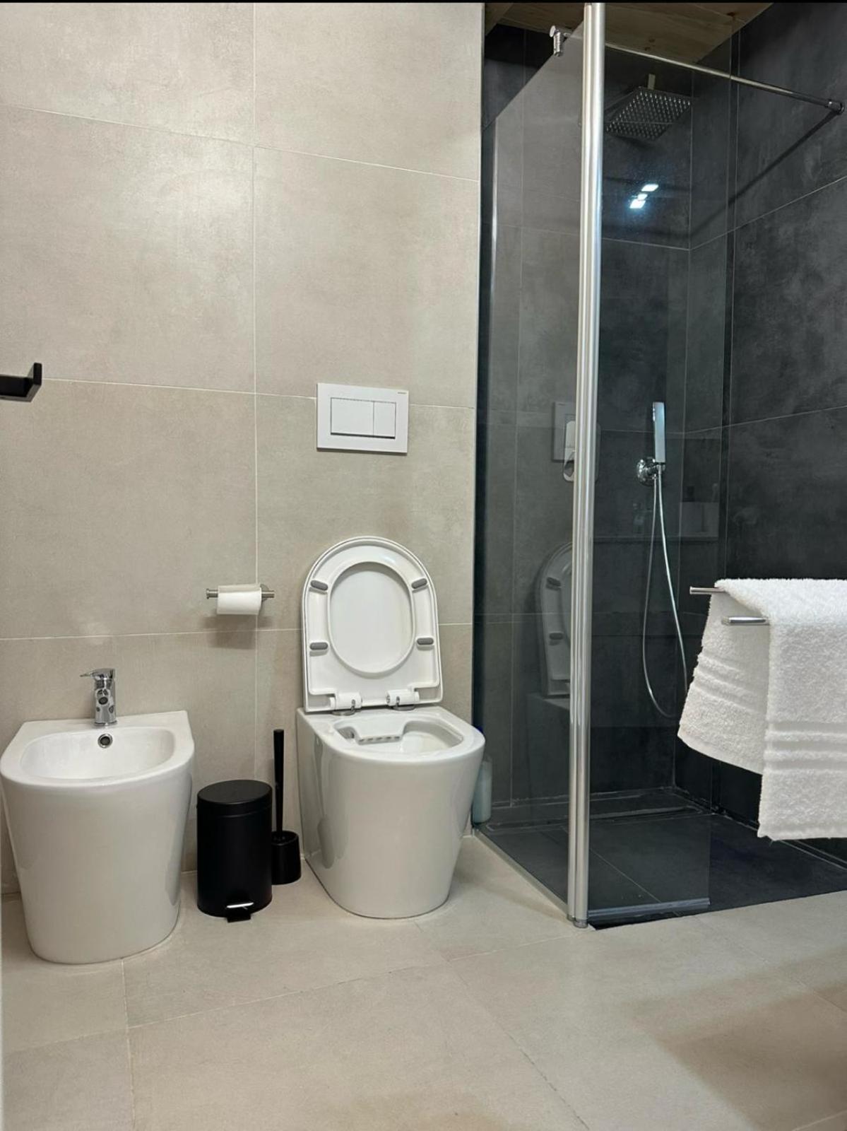 Mosaic Inn Genoa Ngoại thất bức ảnh